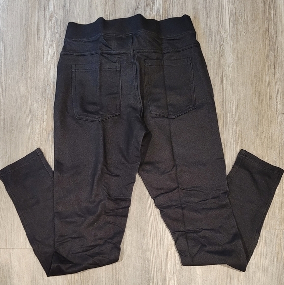 Women's Mid-Rise Classic Knit Denim Jean Yoga/Leggings Size: S | HUE Studio - Picture 8 of 10